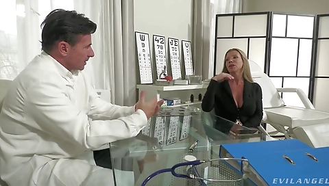 Big ass on the beach with alero