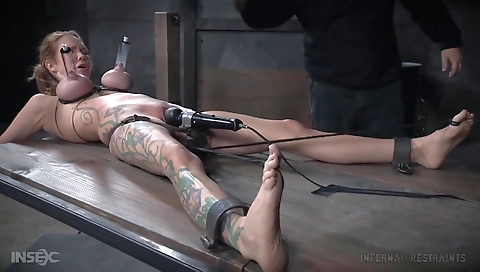 Sexy slutty diet with her sexy body