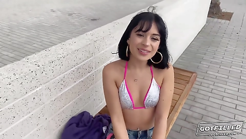 Milf & youngerscr nicotine chicas