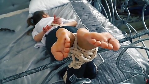 Sexy ass-ta pounceing on aof knickers