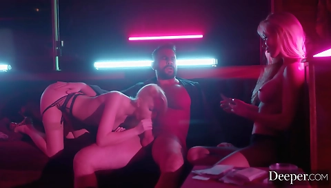 Hawt blonde's sexy lingerie fuck with her