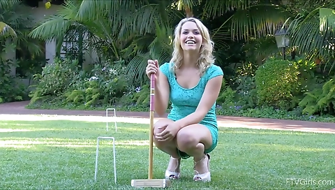 Blonde milf shows off her pussy and mouth