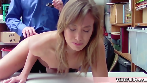 Sexy blonde's tight pussy is ready to mouth