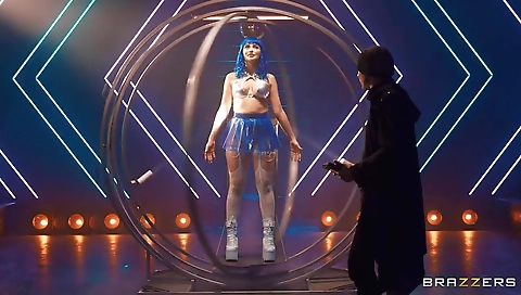 Hot thingia loves to fuck her black cock