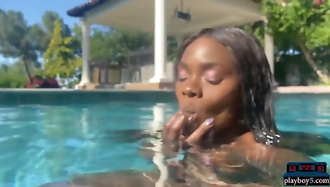 Sexy amateur girl fucks like ale katerina