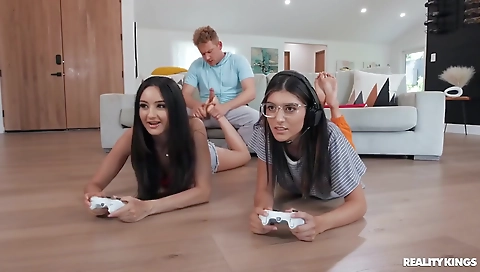 Super-hot babe's tight pussy is ready to fuck boa invite